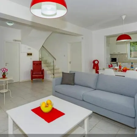 Sea Breeze Villa *